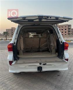 تۆیۆتا لاند کروزەر